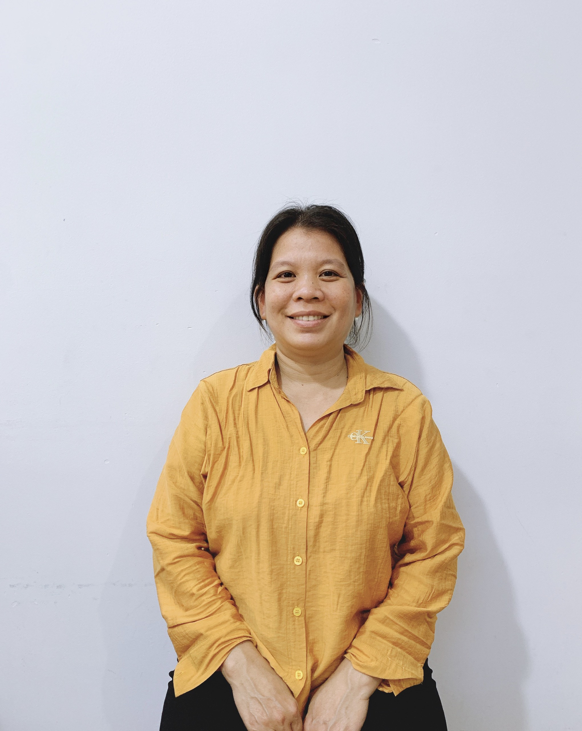Chị Nguyễn Thị Kiều Oanh, sinh năm 1982, quê ở Đồng Tháp giỏi việc nhà thương bé chăm tốt ông bà