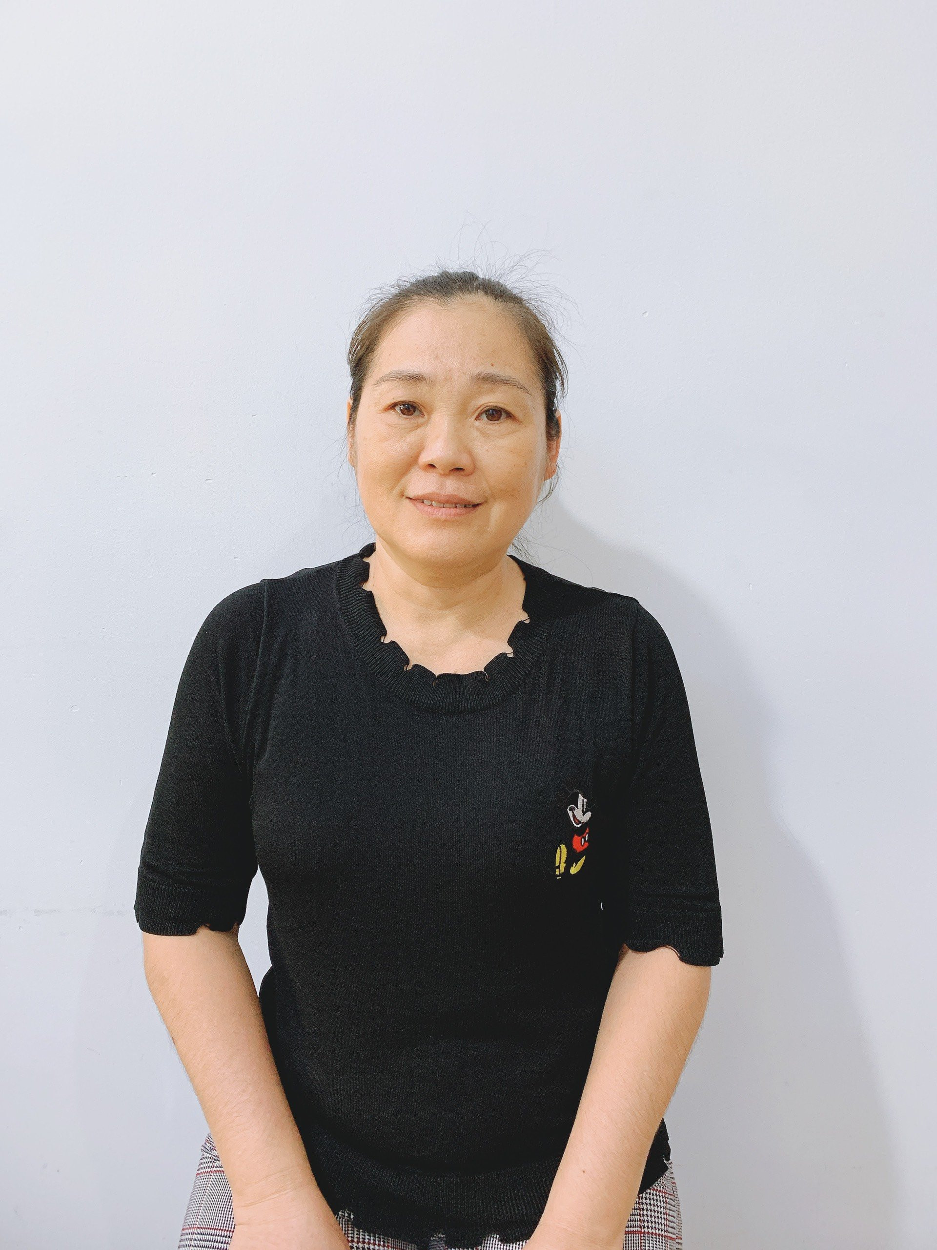 Chị Linh –  Sinh năm 1972 - Quê Đồng Tháp chuyên nội trợ việc nhà cửa sạch sẽ kỹ tính