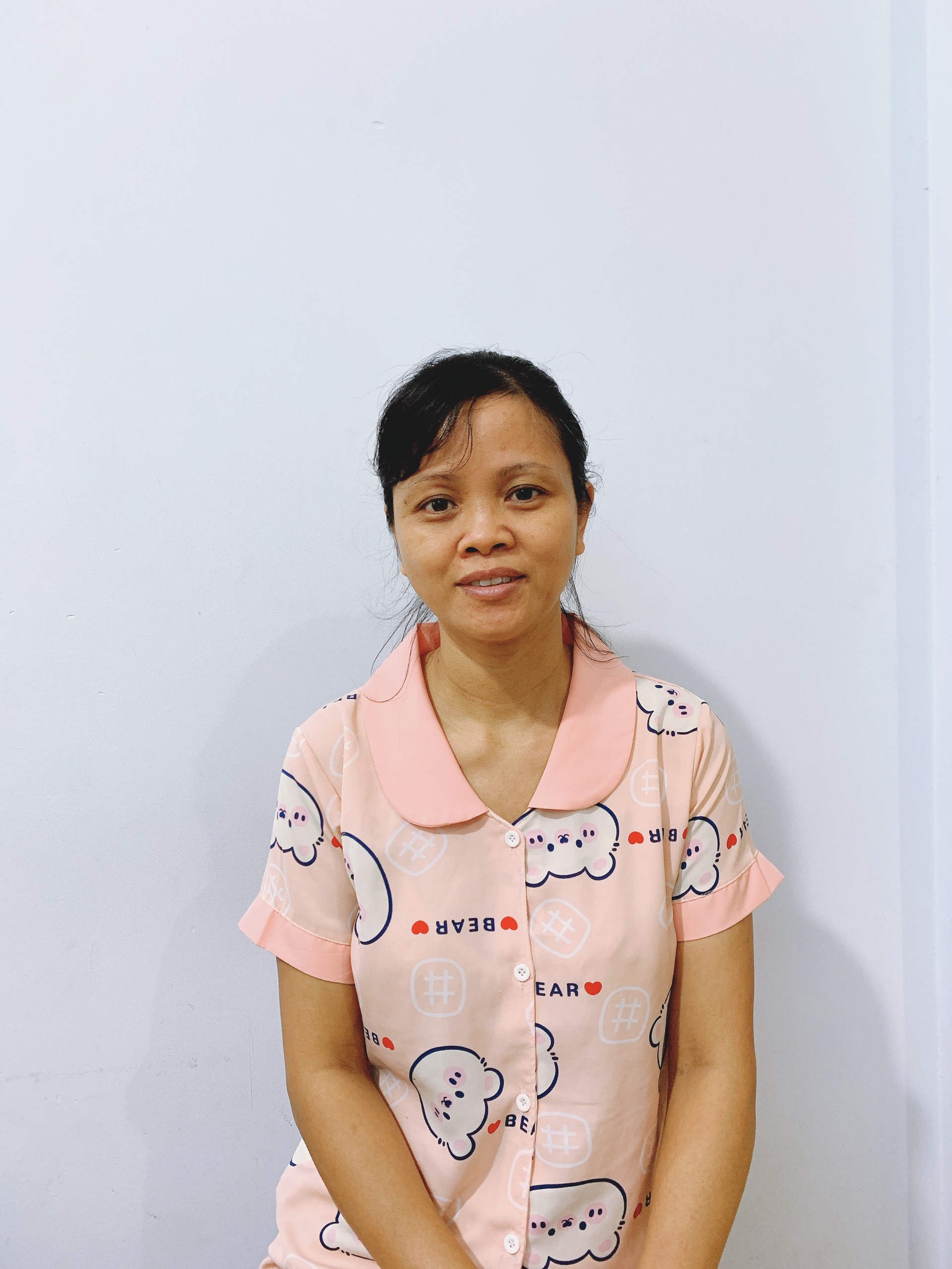 Chị Thơm , sinh năm 1978 , quê Hà Nam nhận chăm bé sơ sinh nội trợ việc gia đình