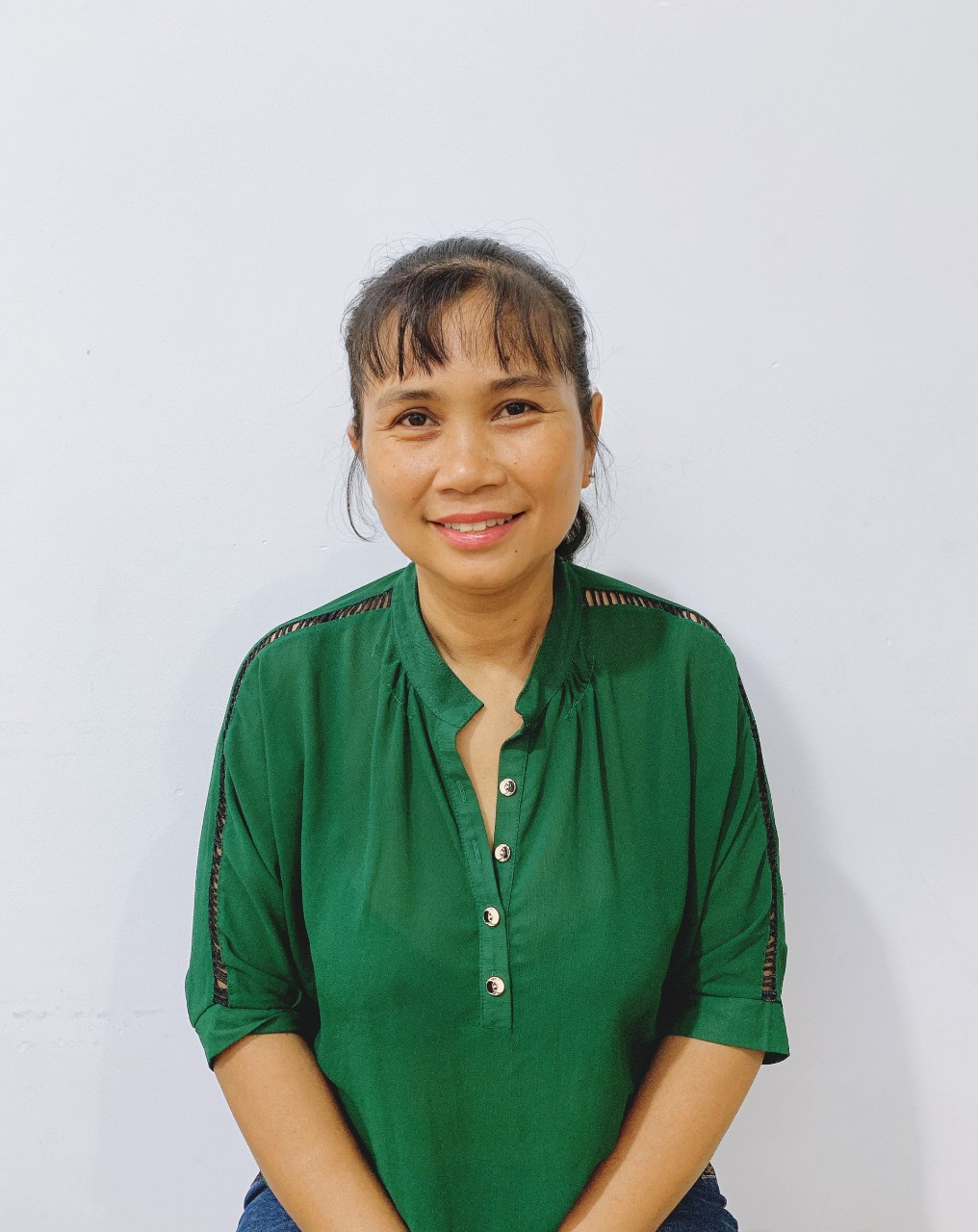 Chị Tròn Năm sinh: 1978 Quê quán: Trà Vinh chuyên giúp việc nhà phụ quán làm ăn ở lại cùng gia đình