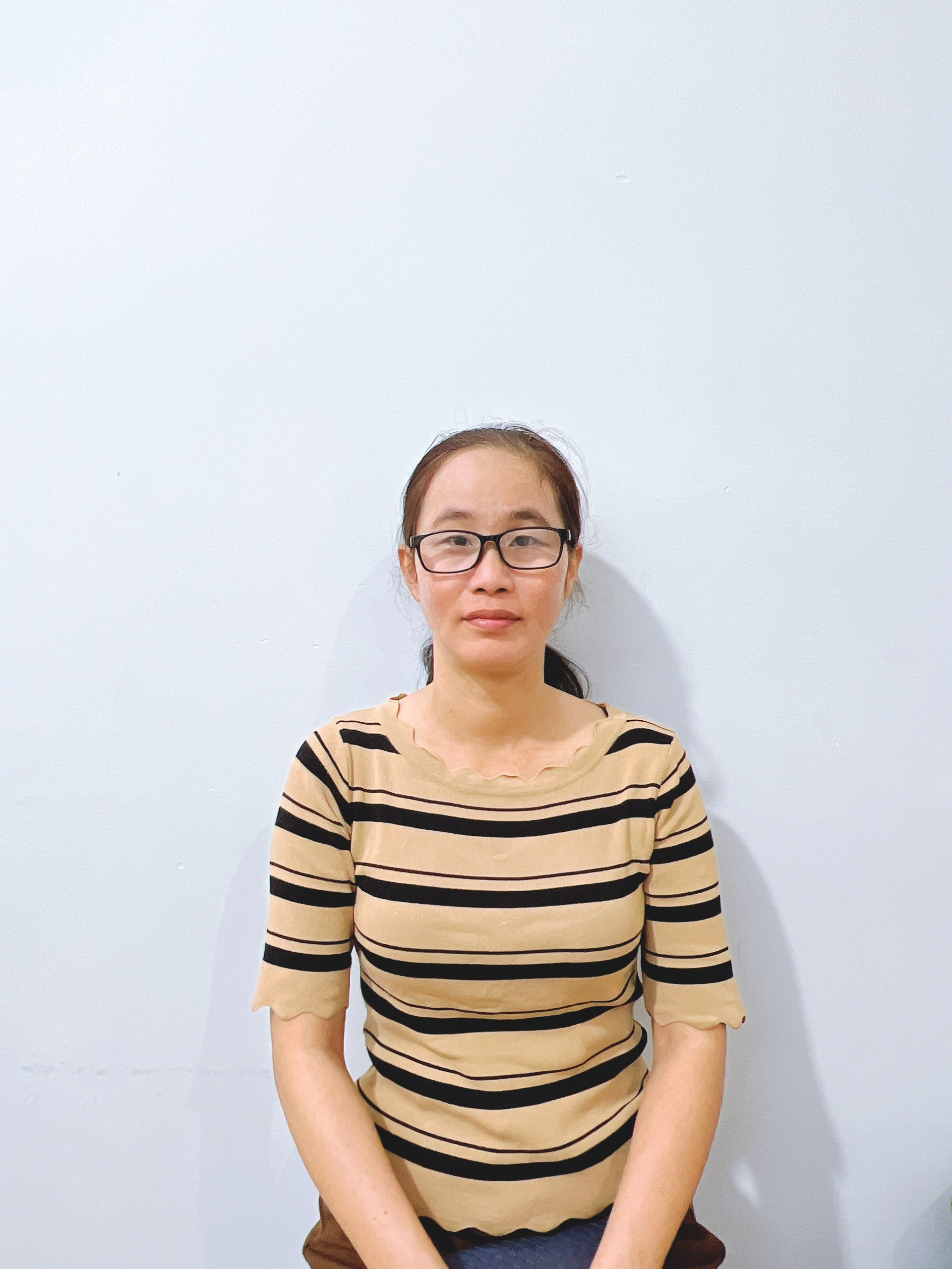 Chị Nhanh sinh năm 1976 gốc Sóc trăng nhận chăm sóc người bệnh ăn ở lại cùng gia đình