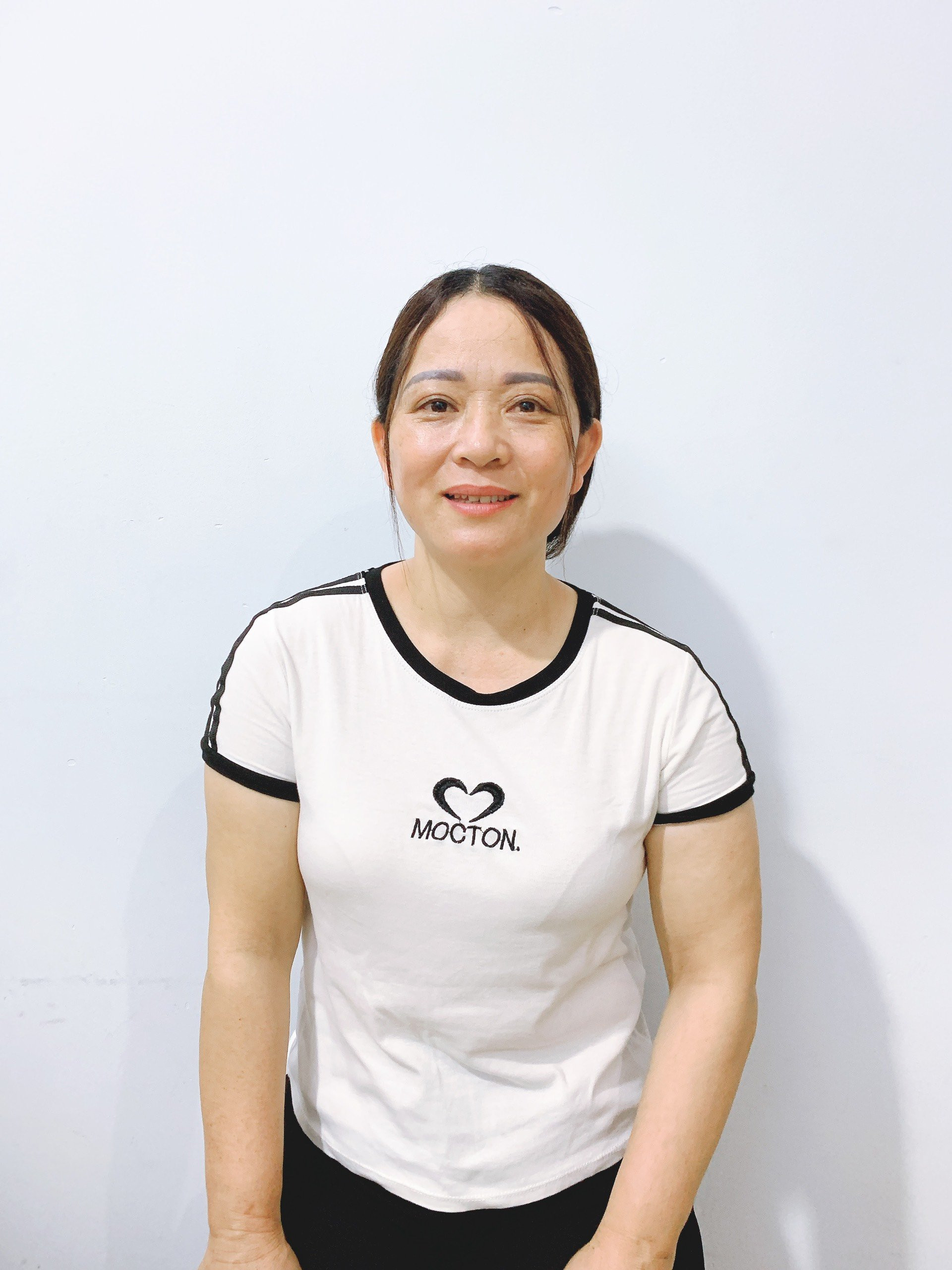 Chị Lê Thị Nhung – Năm sinh 1979– Quê Thanh Hóa - Giúp việc nhà, phụ chăm bé