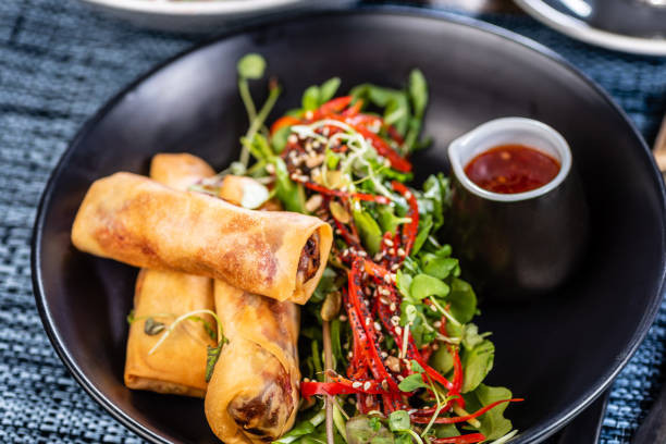 Tuyển chị giúp việc nấu ăn chi gia đình 3 người. Nhà em ở chung cư Bông Sao, Quận 8, TPHCM.