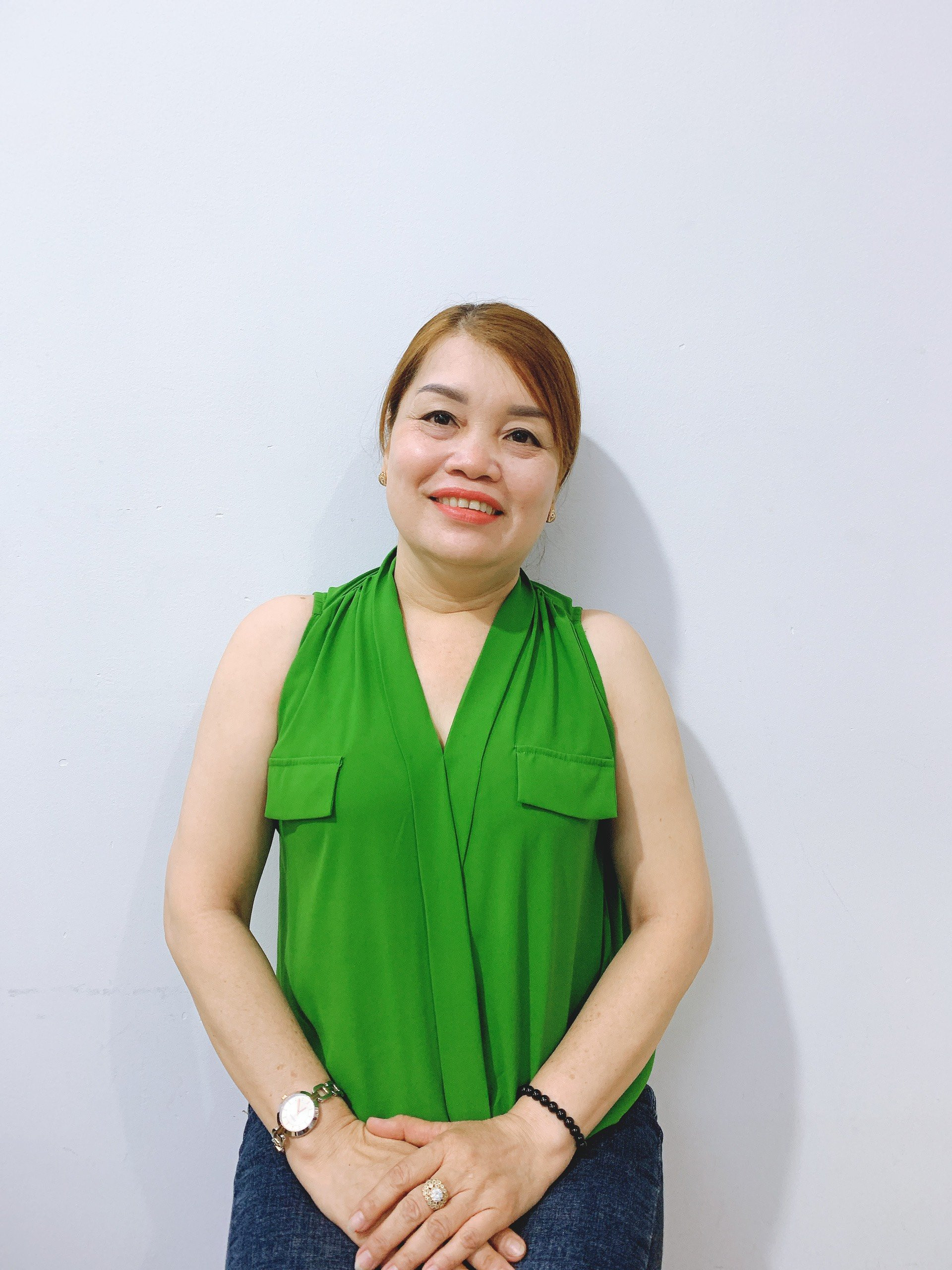 Chị Trương Thị Hồng Thủy sinh năm 1974 quê Tiền Giang chuyên nhận chăm bé từ sơ sinh