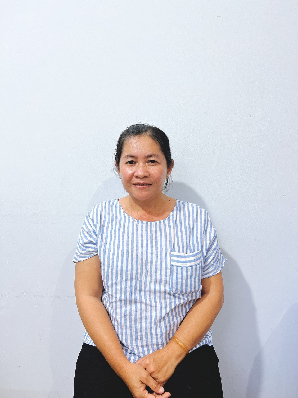 Chị Oanh sinh năm 1980, Bến Tre hiền lành chuyên giúp việc nhà ăn ở lại với gia đình