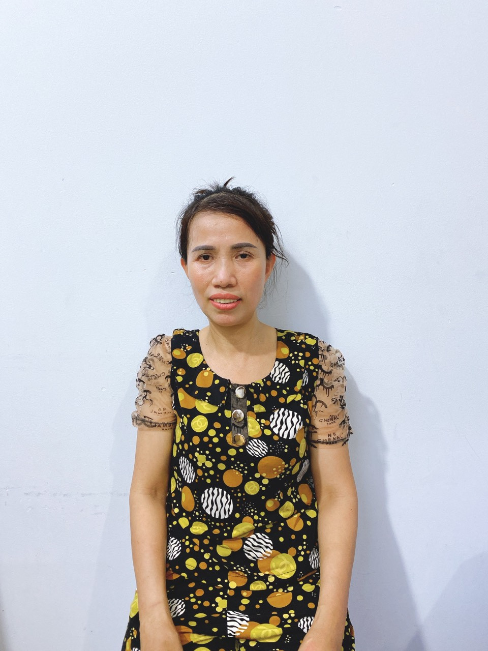 Chị Mến, sinh năm 1975, Quê ở Thanh Hóa nhận chăm bà ăn ở lại