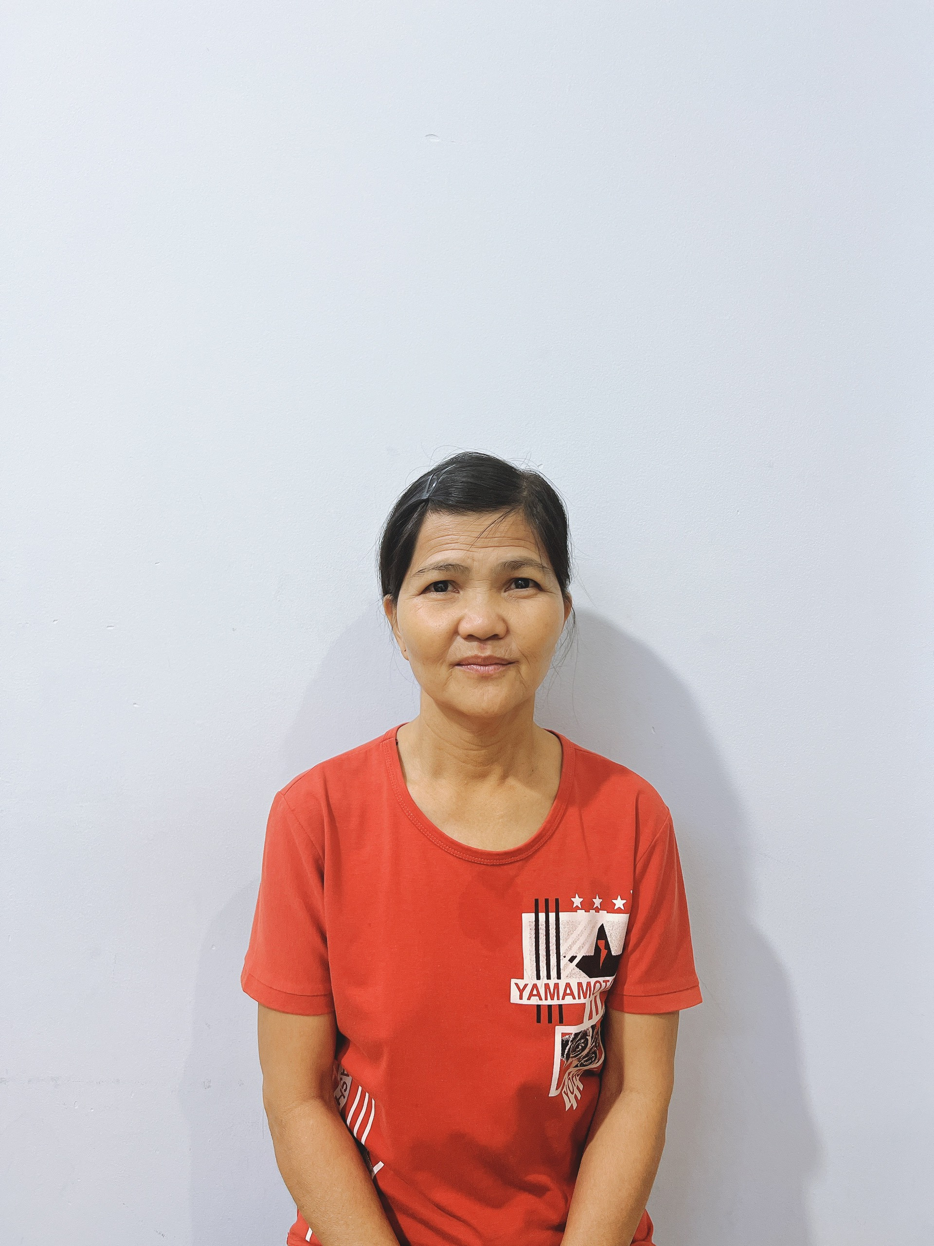 Chị Tuyết sinh năm 1970 miền trung chuyên nội trợ việc nhà cửa