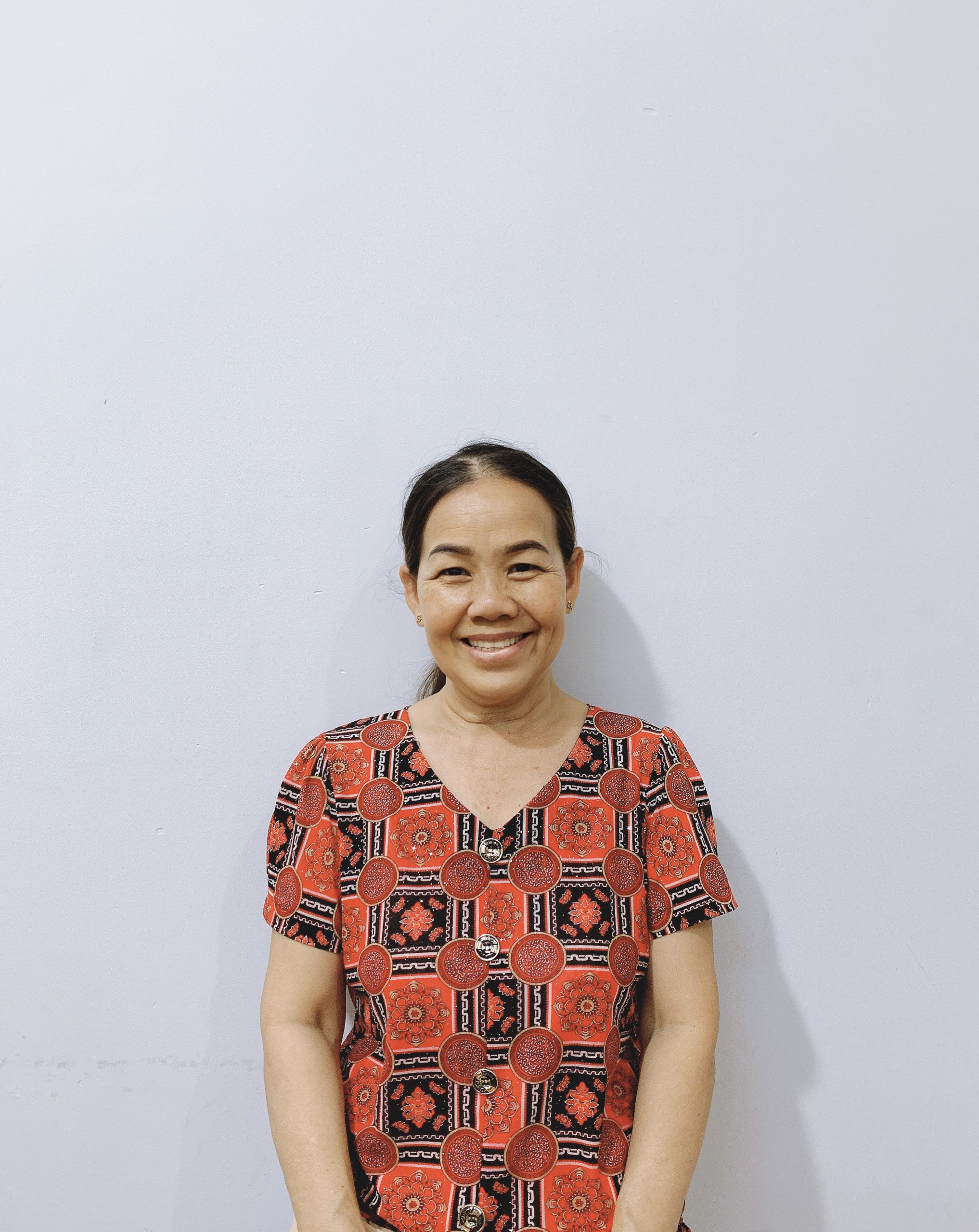 Cô: Lê Thị Hà, Sinh năm 1970, quê ở Bến Tre chuyên giúp việc nhà nấu ăn khẩu vị miền tây