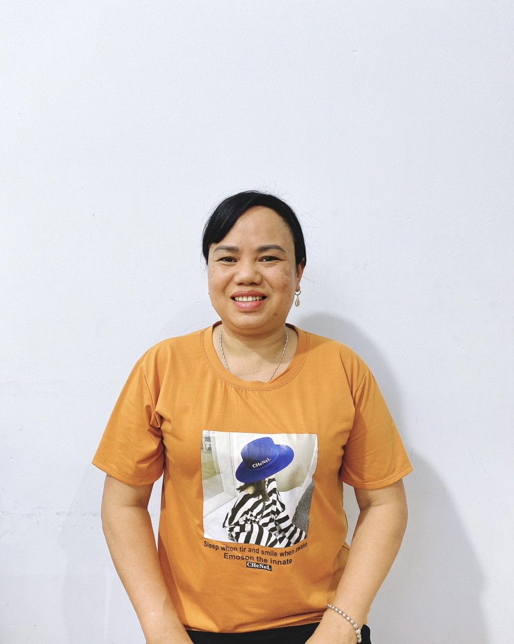 Chị Nguyễn Thị Hoa, sinh năm 1974, quê ở Ninh Bình - Chăm em bé – Giúp việc nhà.