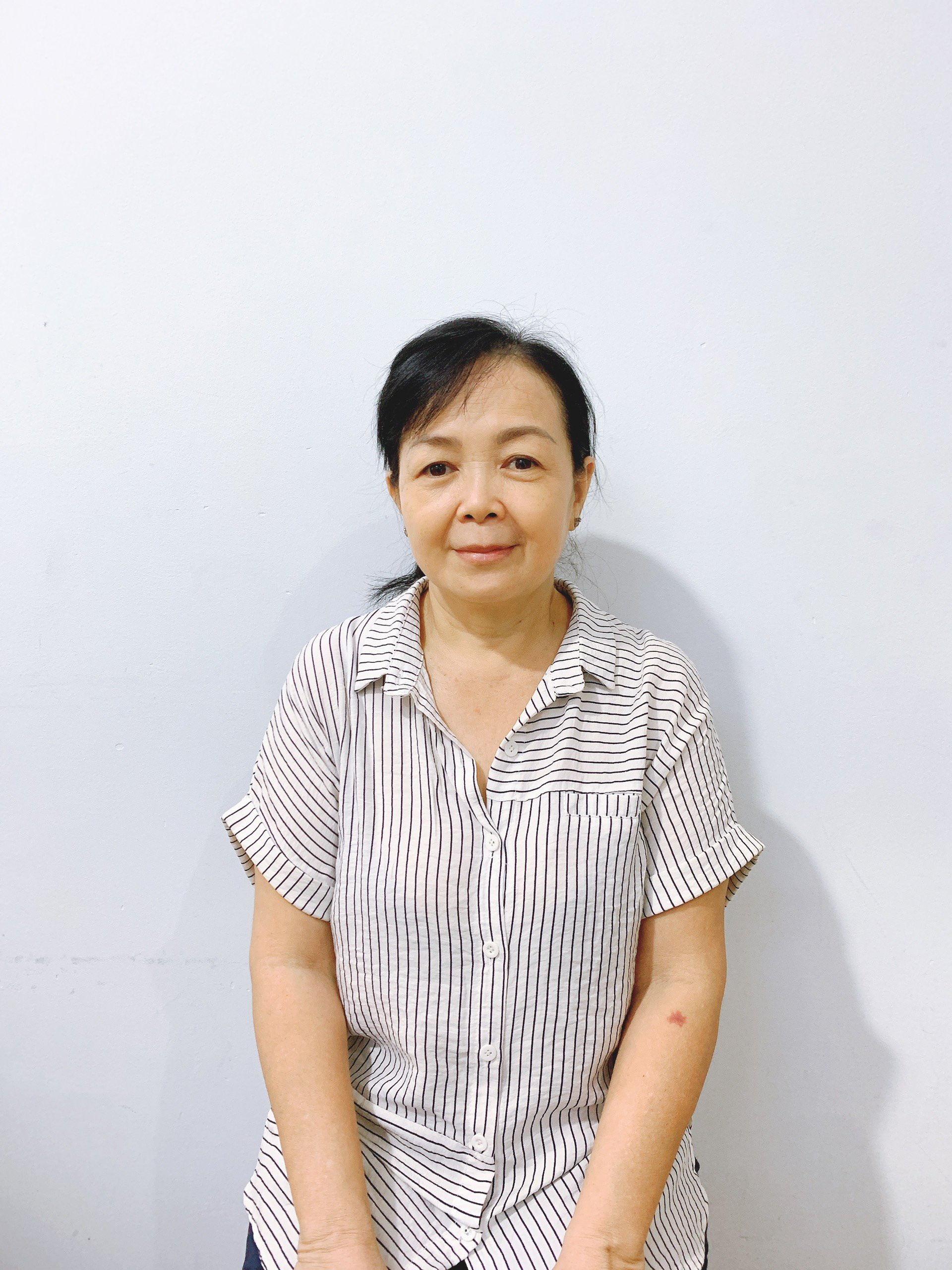 Chị Linh - Năm sinh: 1973 - Quê quán: Long An đi làm ổn định gắn bó cùng với gia đình