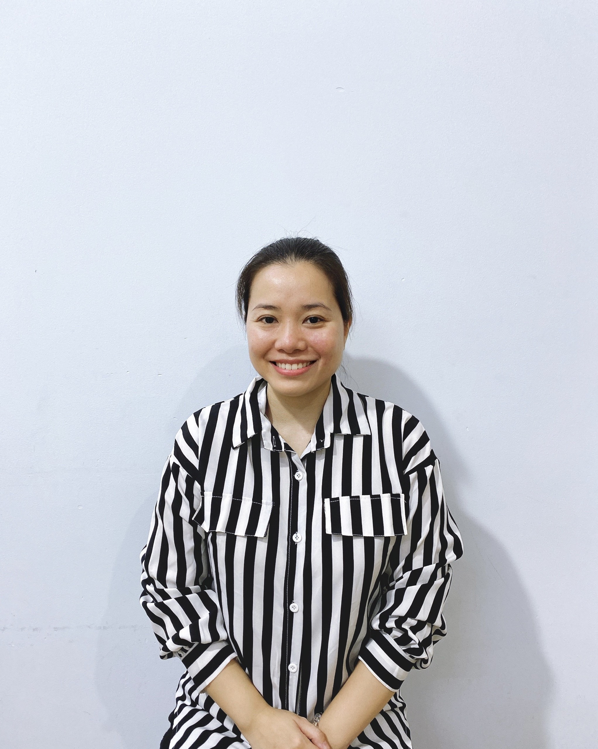 Chị Nhung miền làm tìm việc chăm bé, phụ việc nhà chị rất thương trẻ con bé nào cũng quấn chị