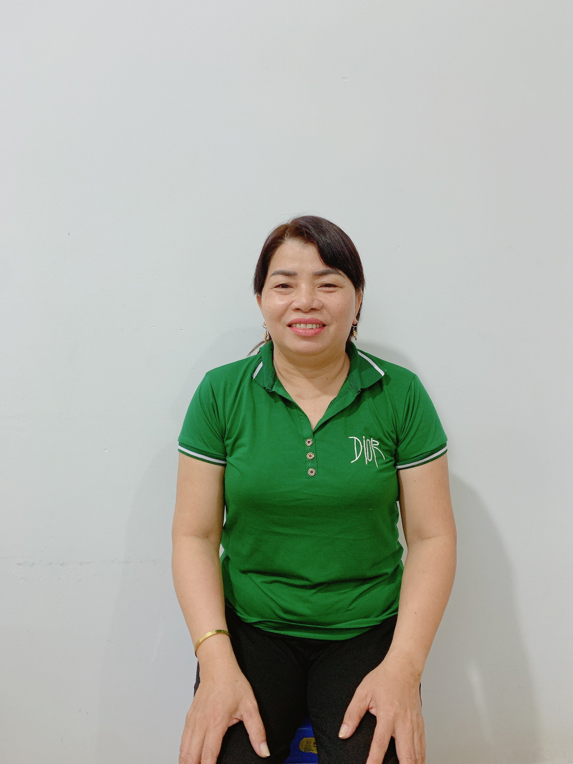Chị Thủy Năm sinh: 1973 Quê quán: Thừa Thiên Huế nhận chăm bé từ sơ sinh ăn ở lại với gia đình