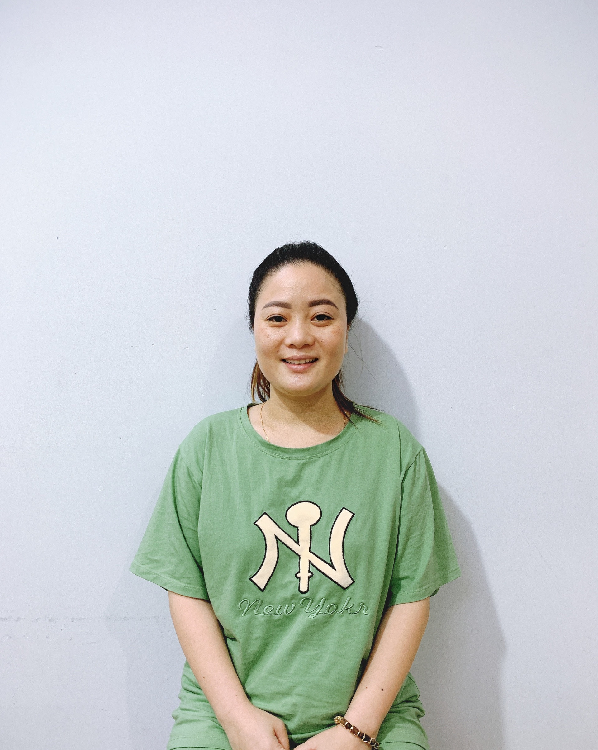Chị Hồ Thị Kim Phượng, sinh năm 1991 quê quán Thừa Thiên Huế - giúp việc nhà – chăm em bé