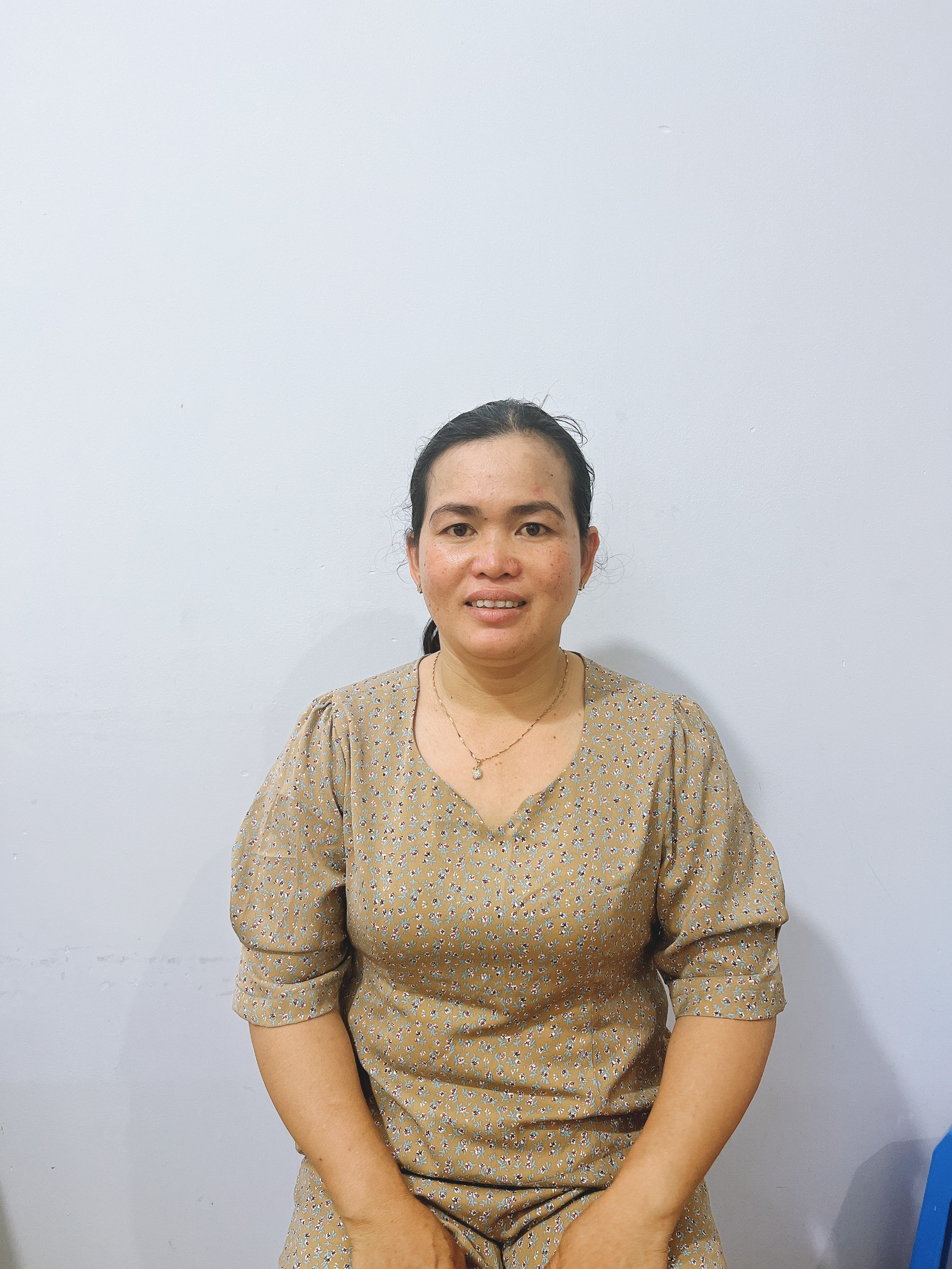 Chị Phú Thị Tạo, sinh năm 1985 quê quán Ninh Thuận - Giúp việc nhà, phụ chăm bé