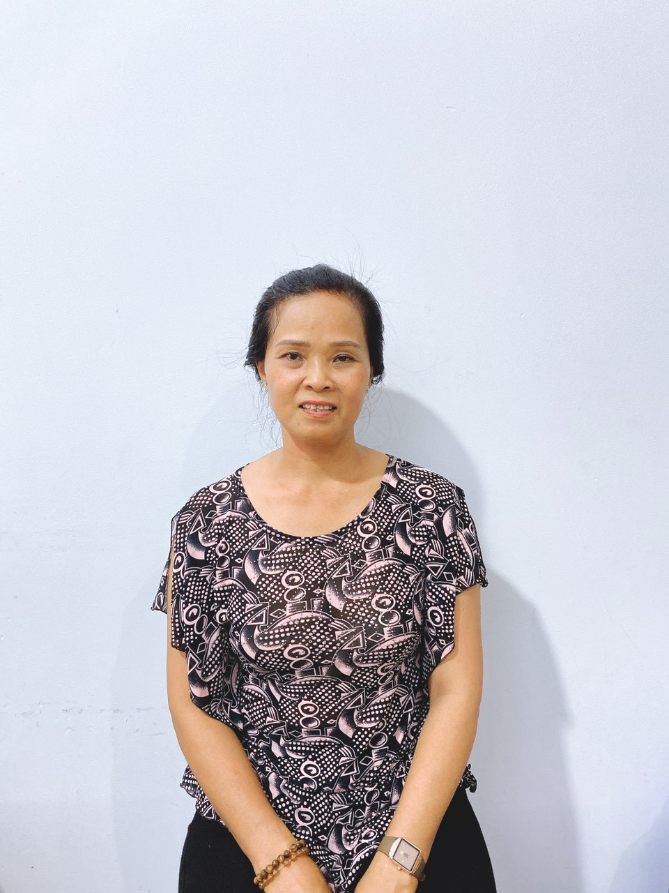 Cô Nguyễn Thị Lệ Hoa – Sinh: 1973 – Quê: Bến Tre - Giúp việc nhà nấu ăn, phụ chăm bé.
