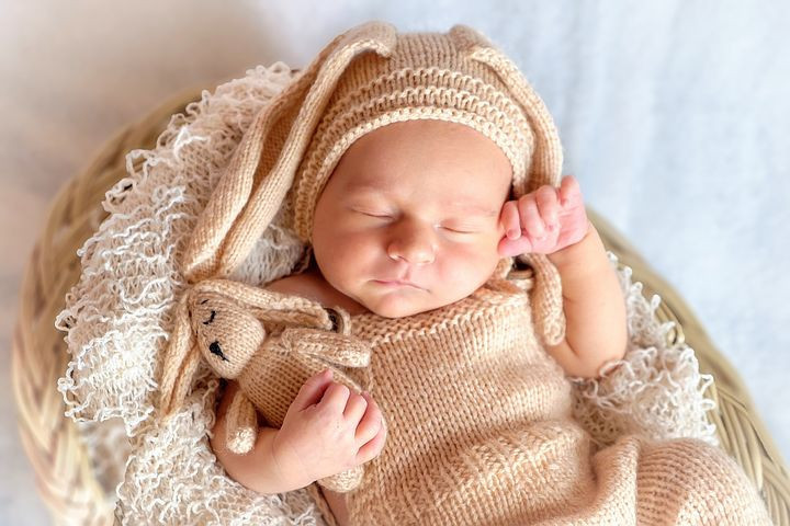 NHÀ 2 VỢ CHỒNG VÀ 1 BÉ CẦN CHỊ CHUYÊN CHĂM BÉ 7 THÁNG LƯƠNG 10 TRIỆU BAO ĂN Ở