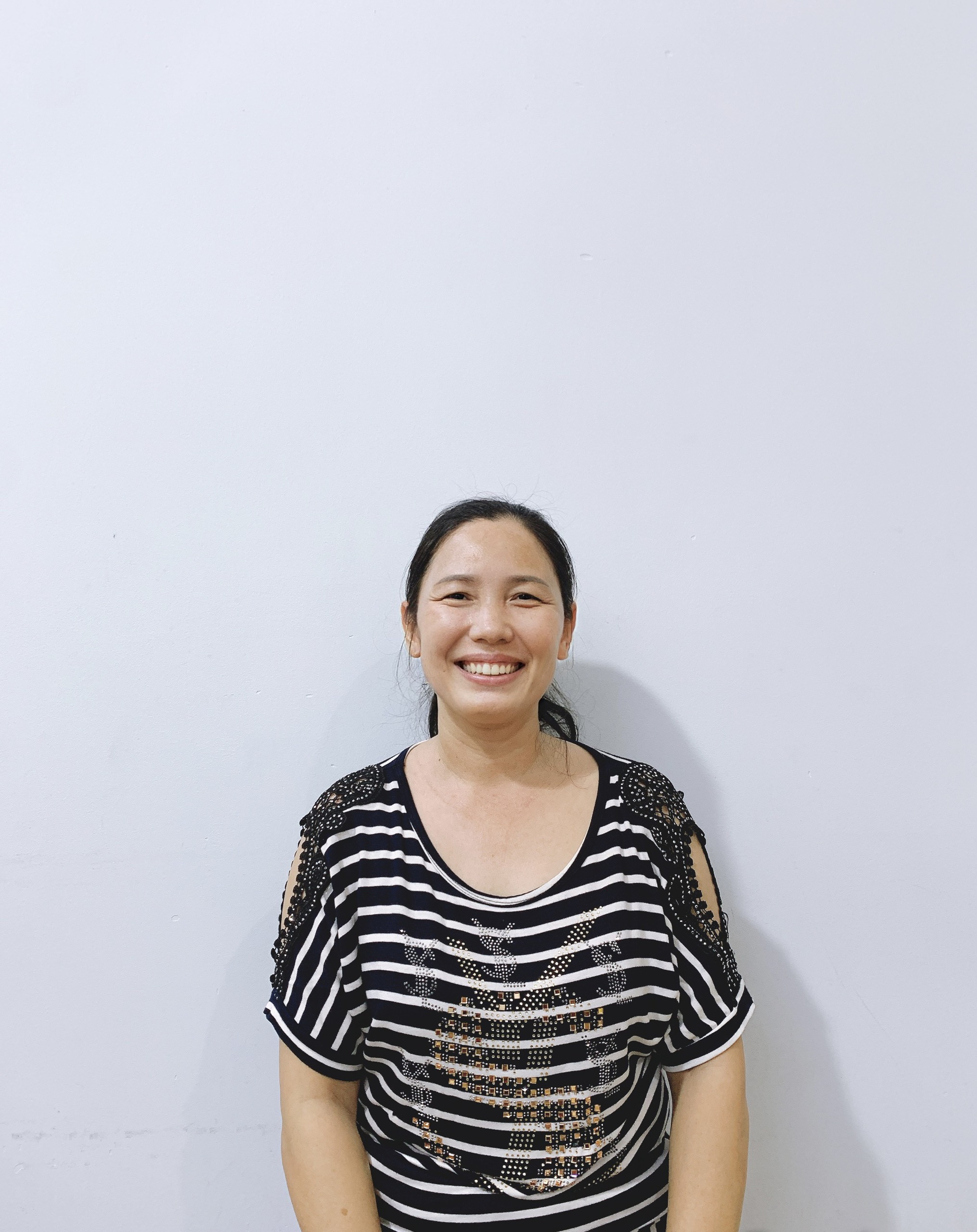 Chị Thủy miền tây lần đầu lên SG tìm việc chuyên về nội trợ việc nhà cửa, cơm nước.